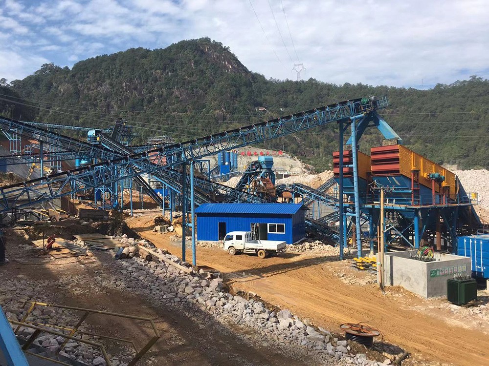 350 tph granite aggregate sand making combined crushing and screening plant in Fujian, China