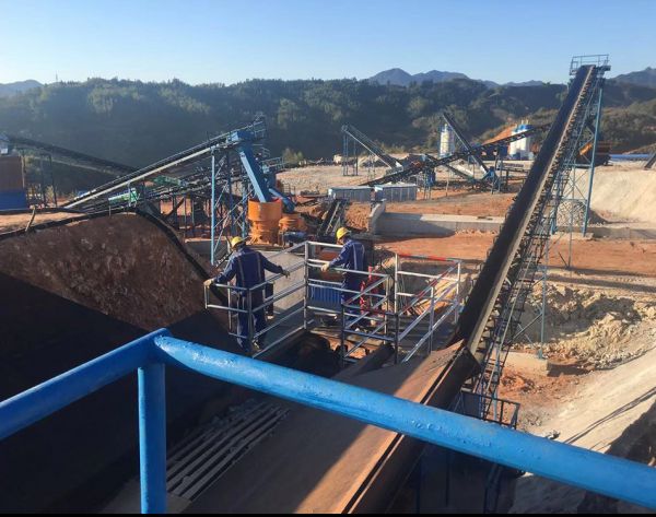 350 tph granite aggregate sand making combined crushing and screening plant in Fujian, China